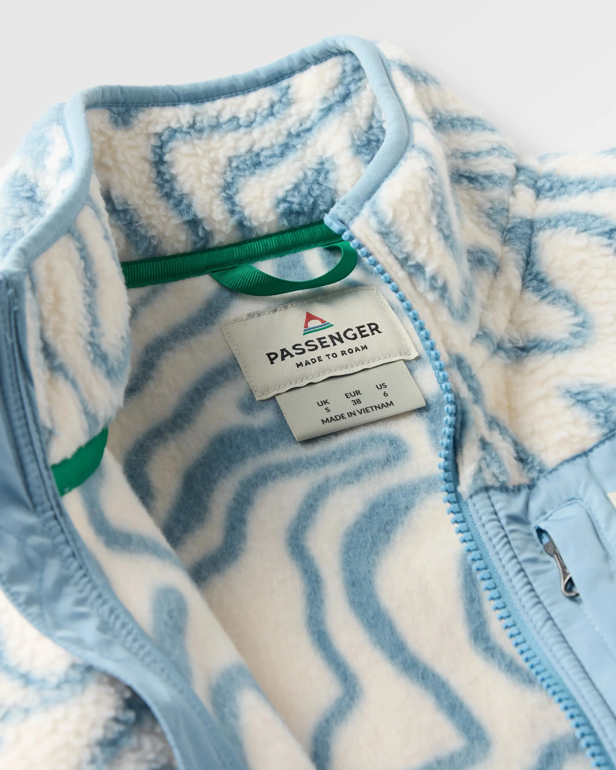 Fairbanks Sherpa Gilet - Strata Swirl Birch - Image 8