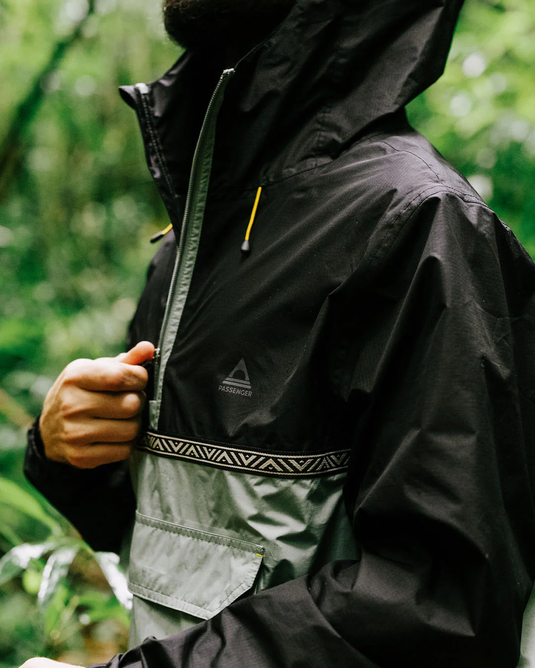 Flow 1/2 Zip Water Resistant Jacket - True Black/Pistachio
