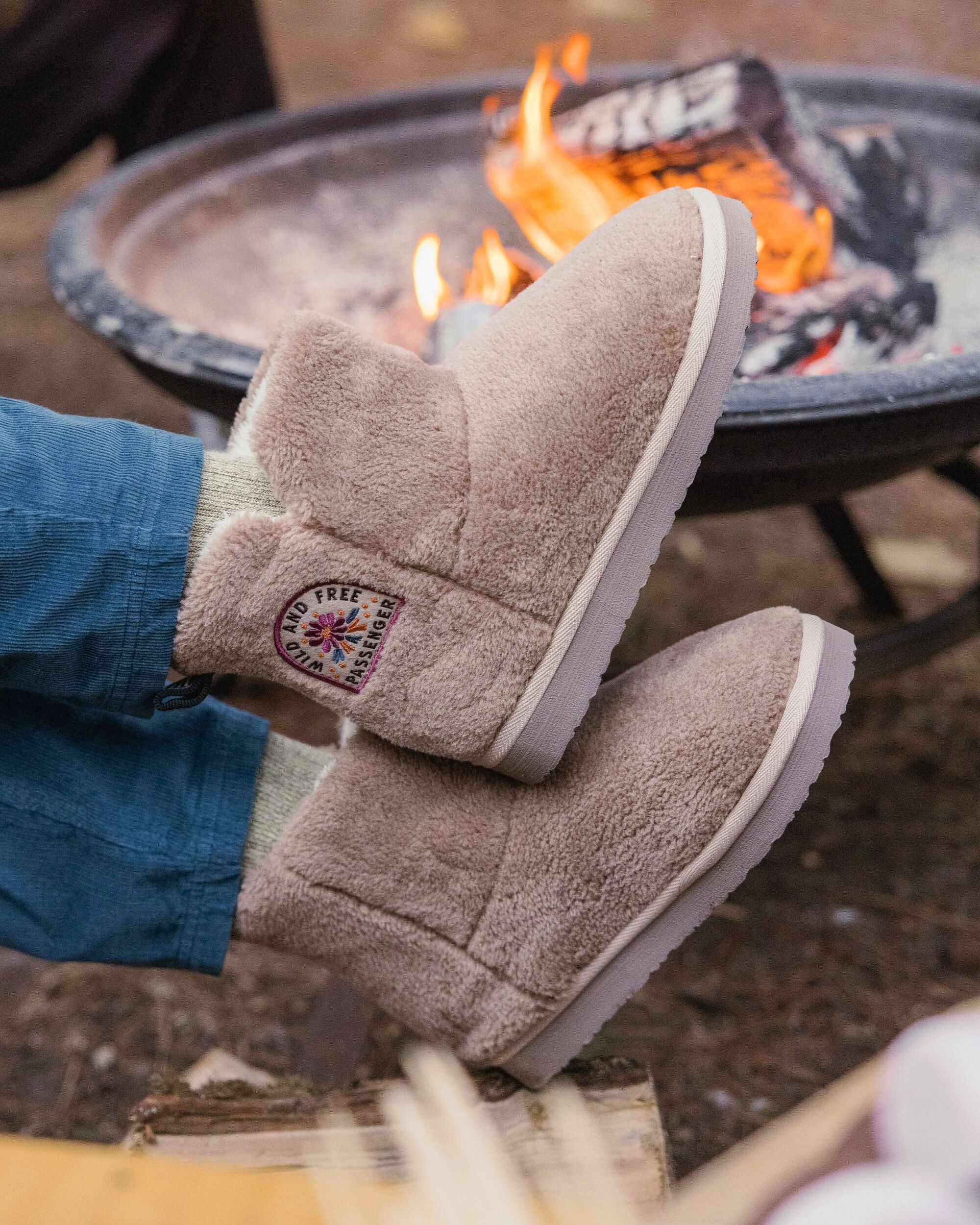 Hideaway Hut Sherpa Fleece Slipper - Biscuit - Image 3