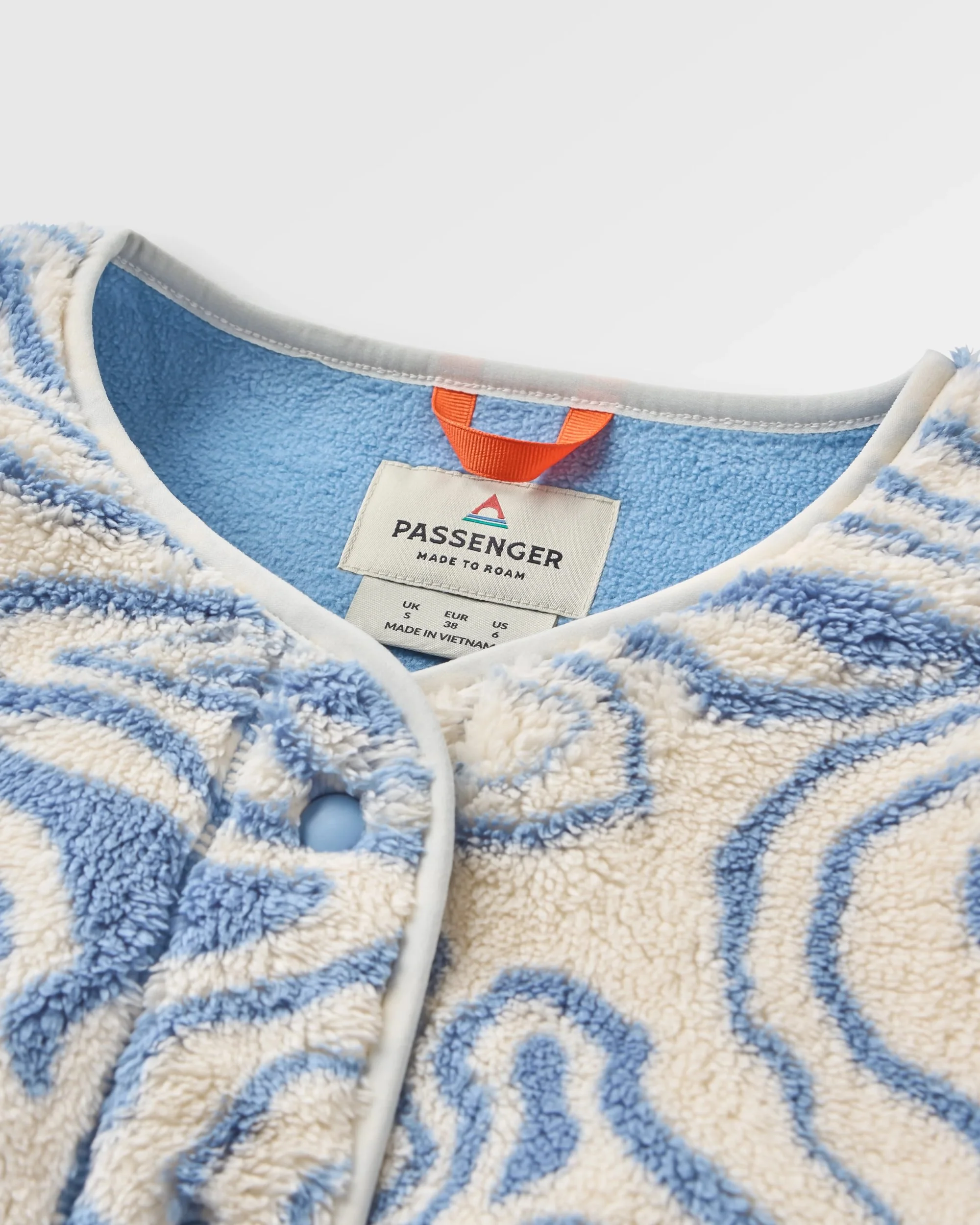 Iris Collarless Fleece - Strata Swirl Birch - Image 5