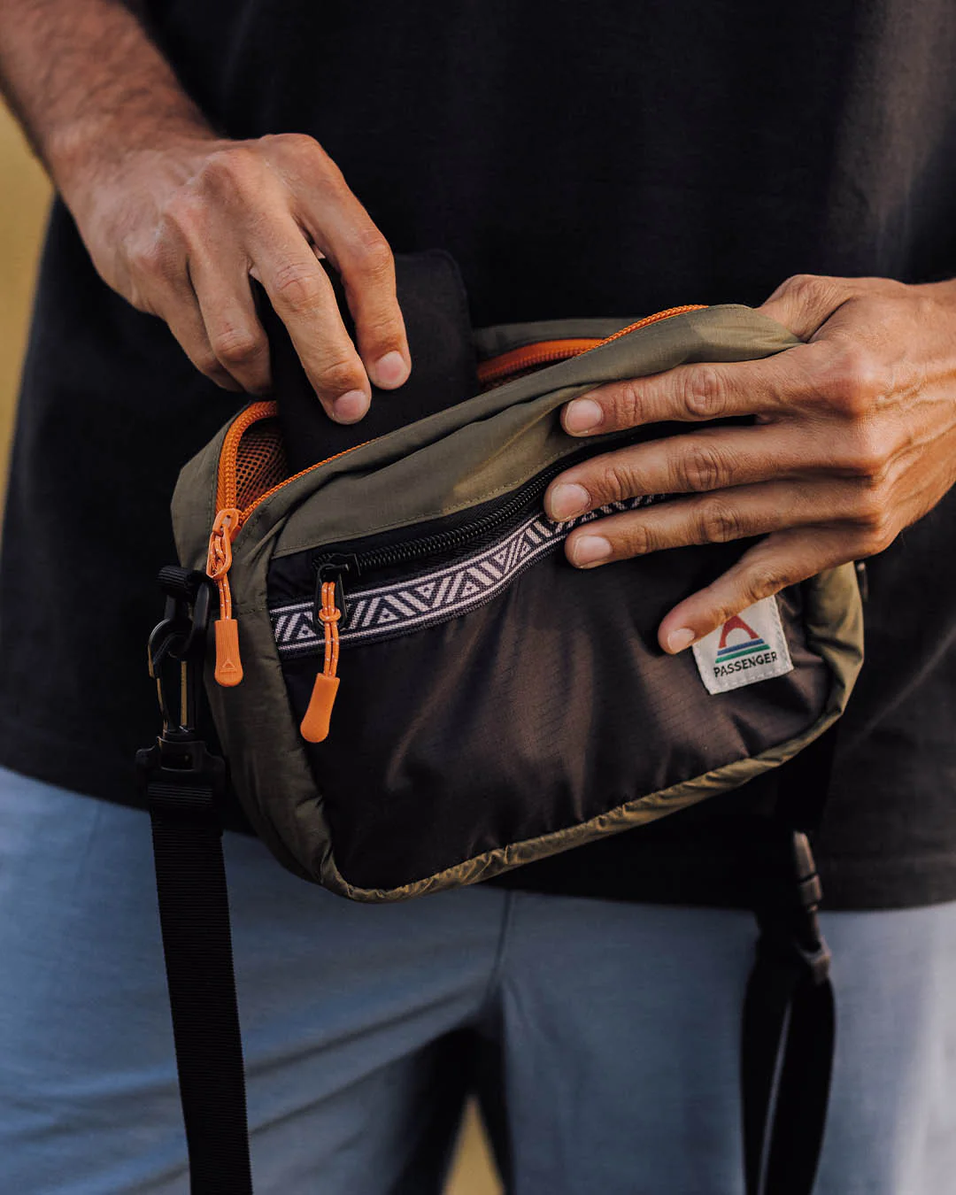 Mainland Hip Pack - True Black/ Khaki