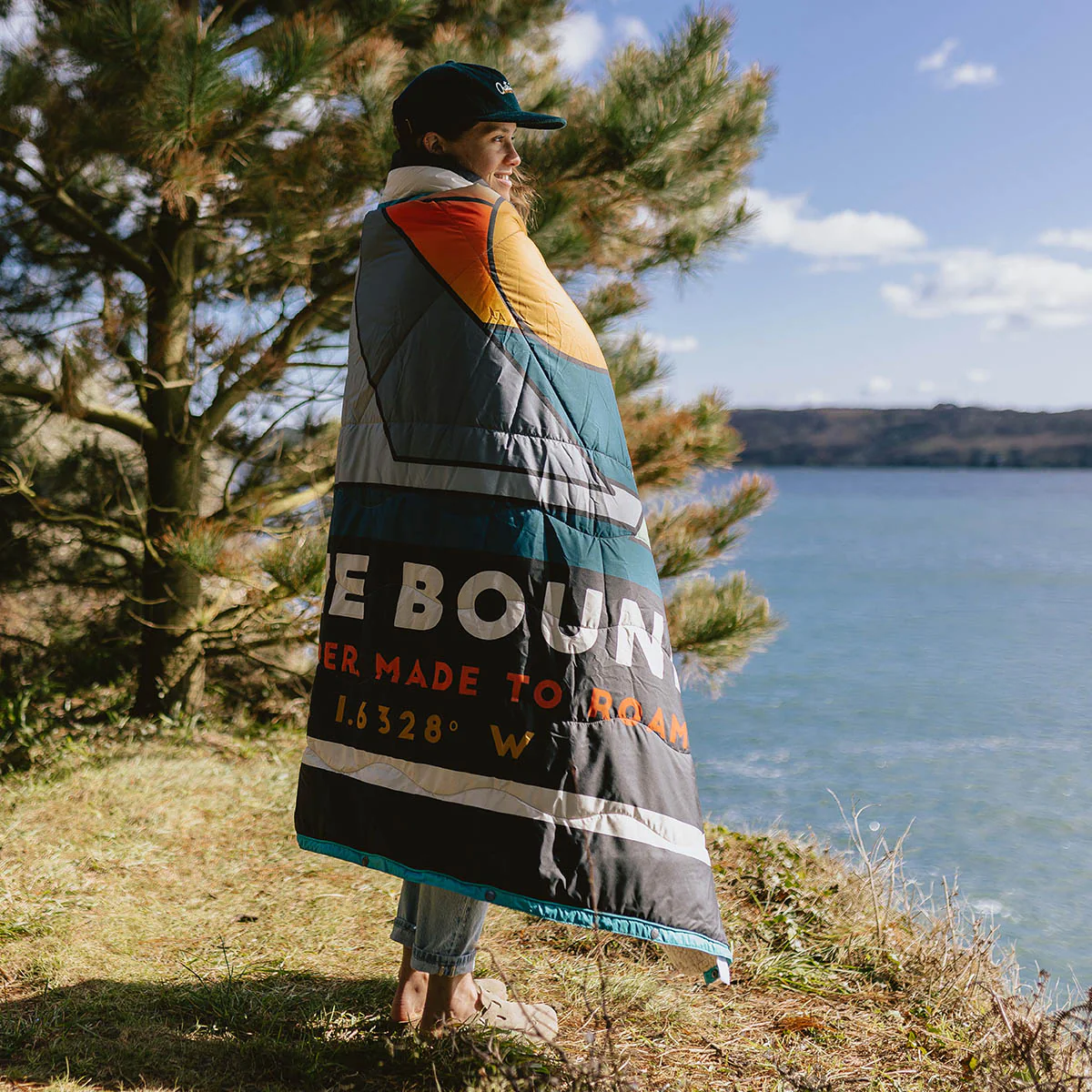 Nomadic Sherpa Blanket - Black 'Nowhere Bound' Print - Image 2