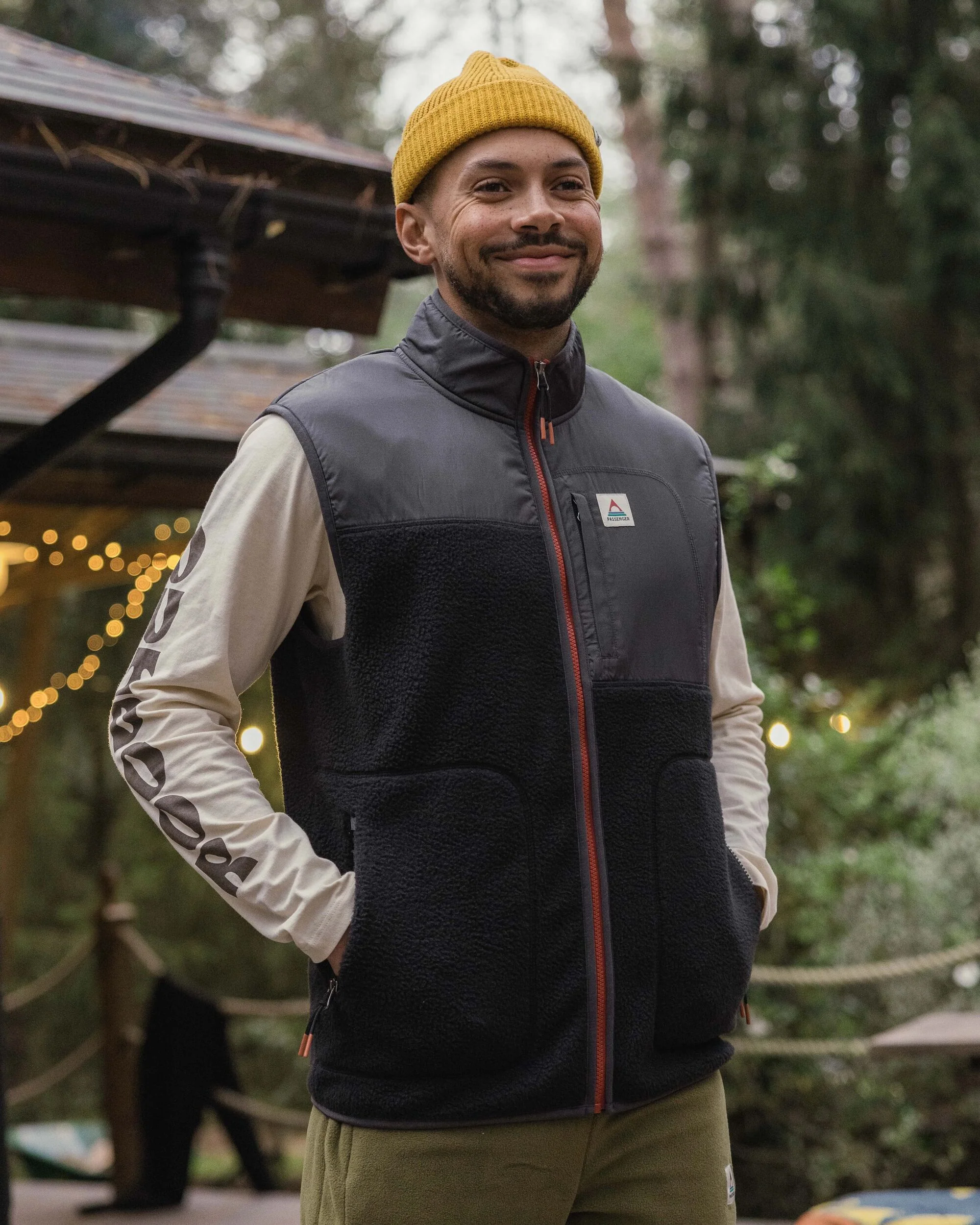 Offgrid Sherpa Fleece Vest - Black - Image 3