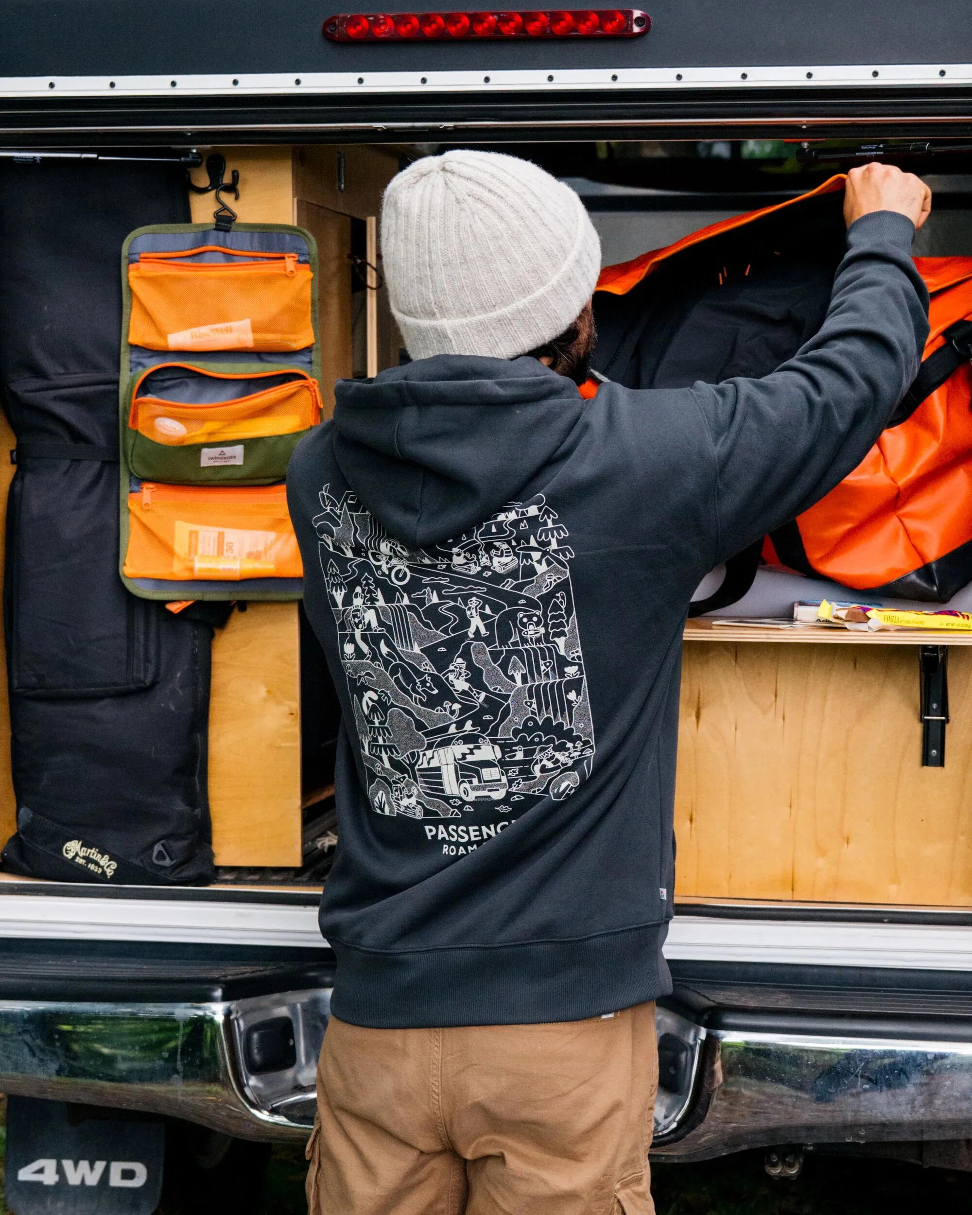 Roam Slow Men's Hoodie - Black