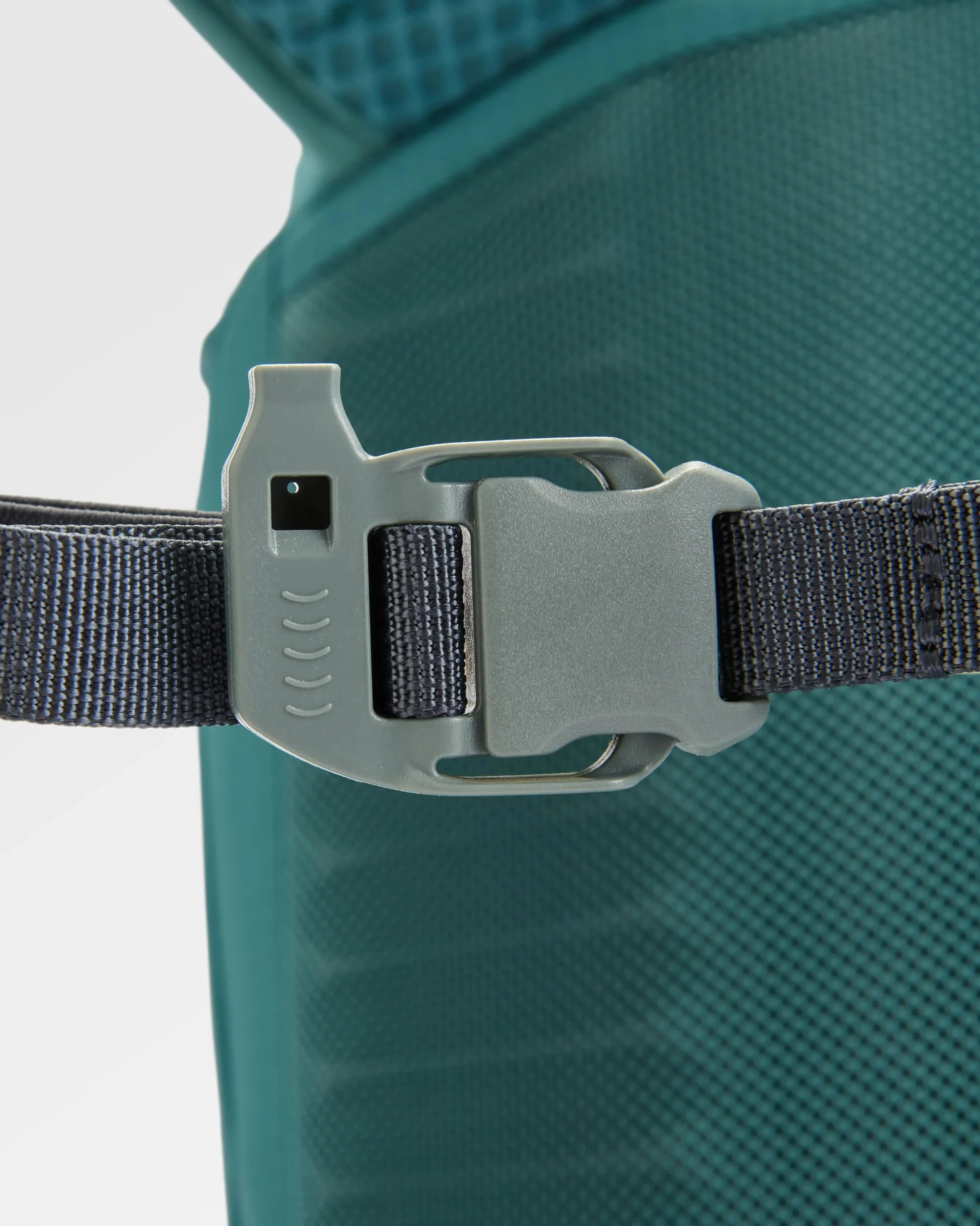 Trail 15L Hydration Pack - Arctic - Image 10