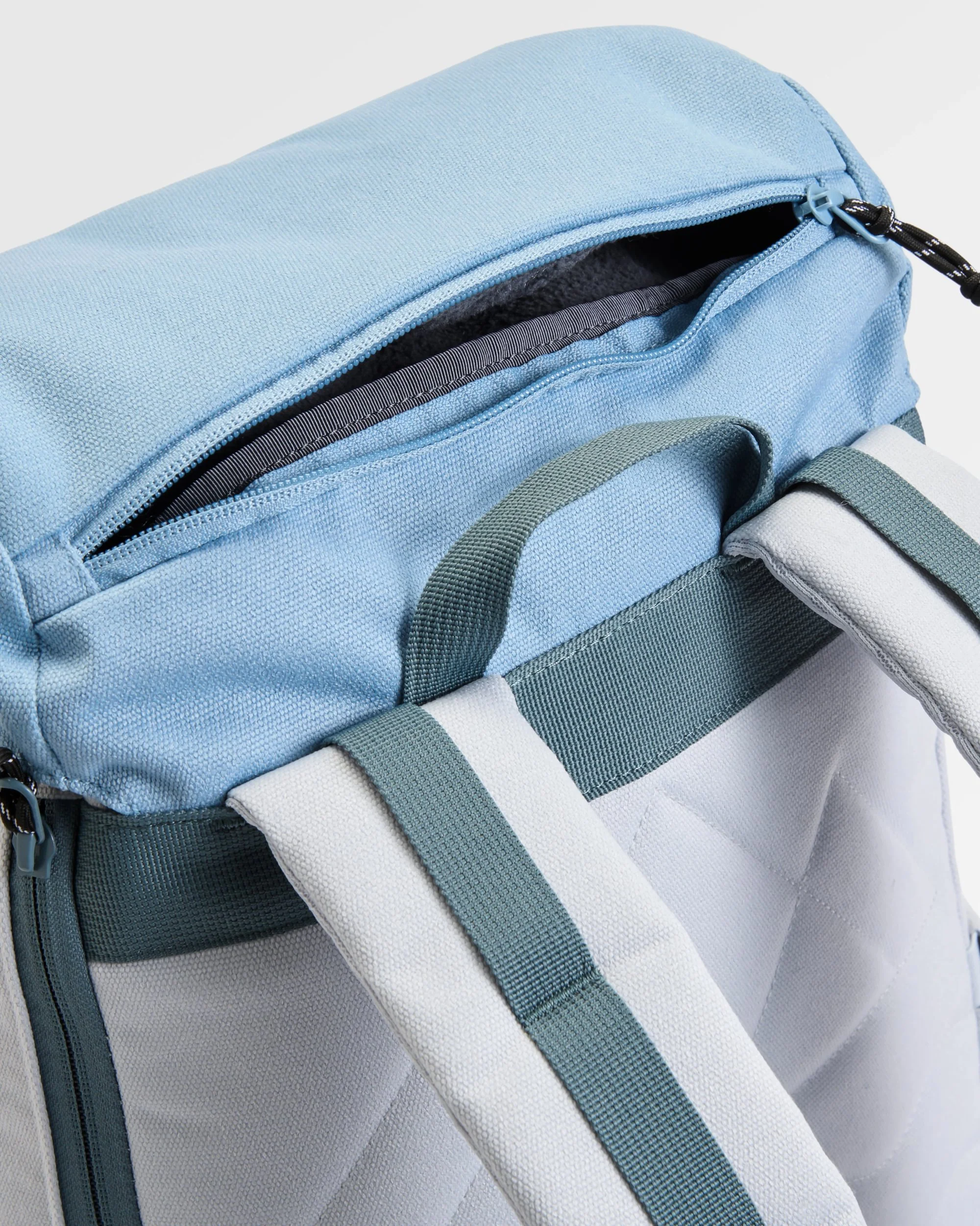 Vantage 18L Backpack - Faded Denim/ Grey Blue - Image 5