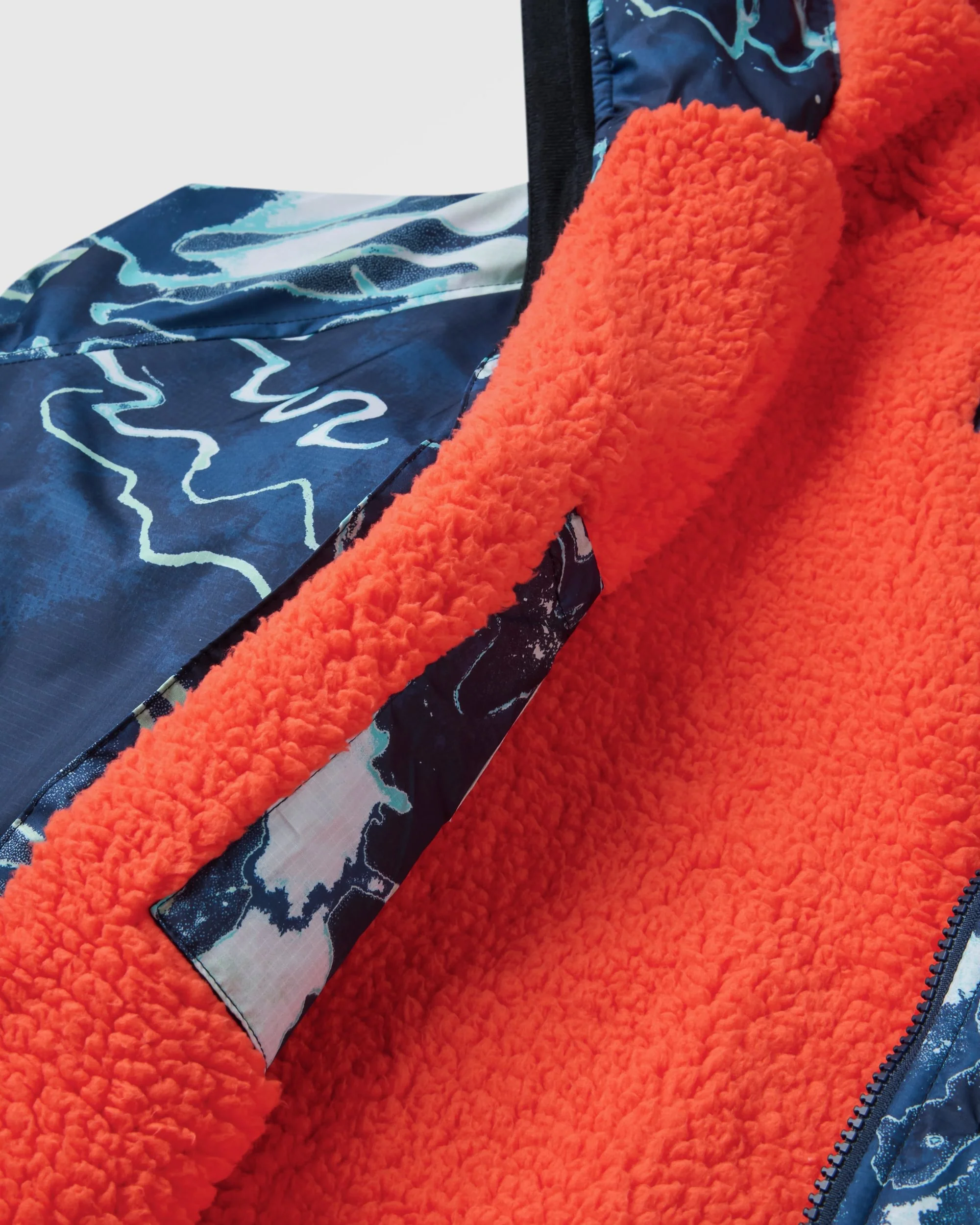 Waves Sherpa Lined Changing Robe - Frost Rich Navy - Image 3