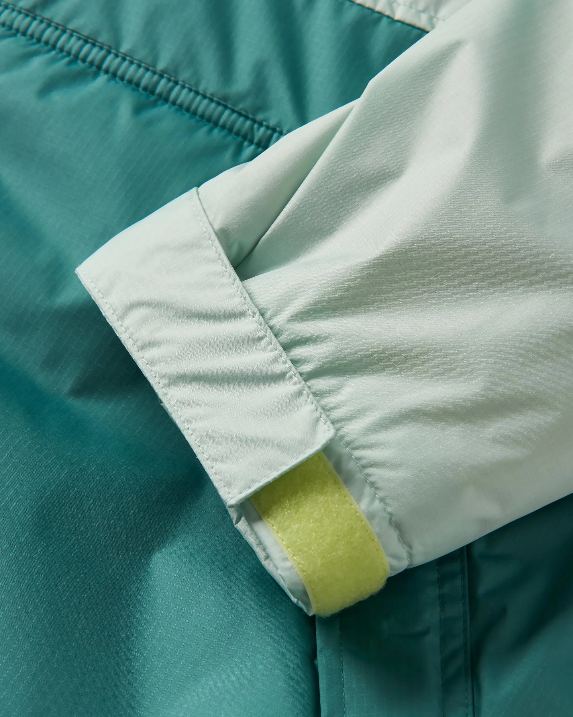 Waves Sherpa Lined Changing Robe - Surf Spray/Deep Sea - Image 11